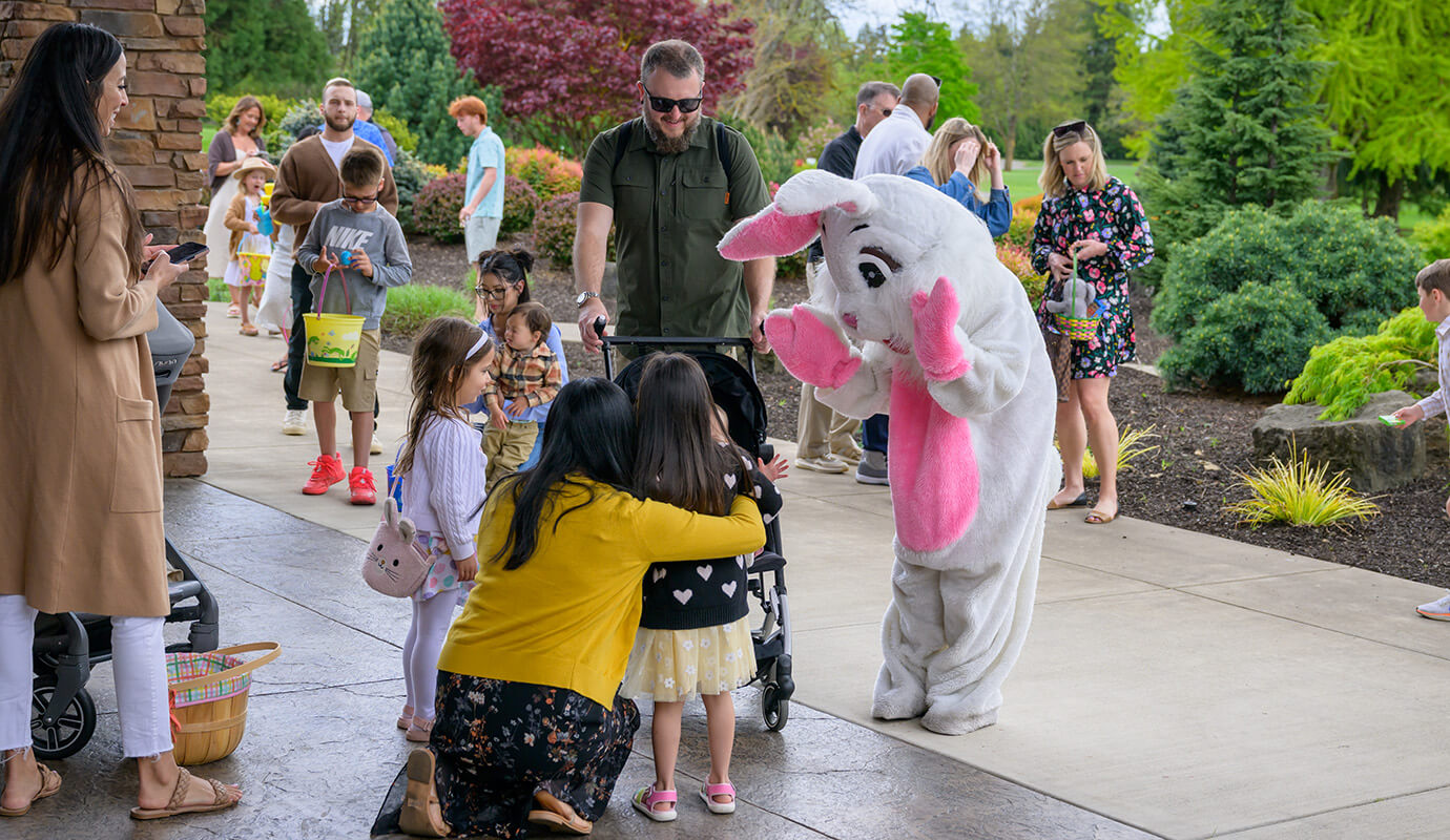 easter bunny greeting kids